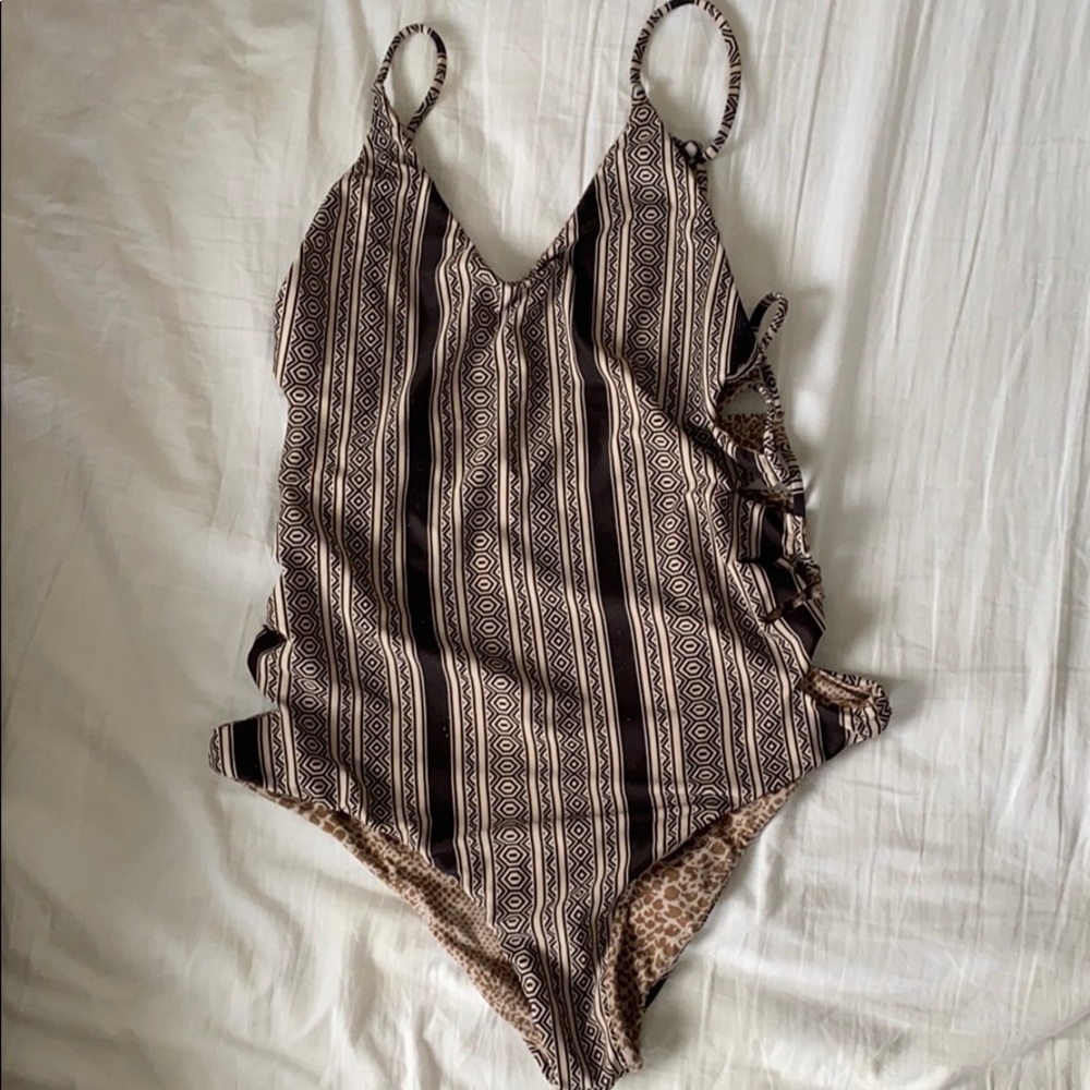 ACACIA ONE PIECE